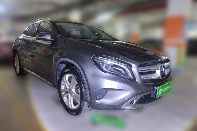 Used Mercedes-Benz GLA 2015 GLA 200 Sport Edition Front Right 45 Deg