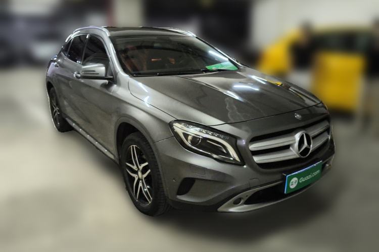 Used Mercedes-Benz GLA 2015 GLA 220 4MATIC Fashion Model Front Right 45 Deg