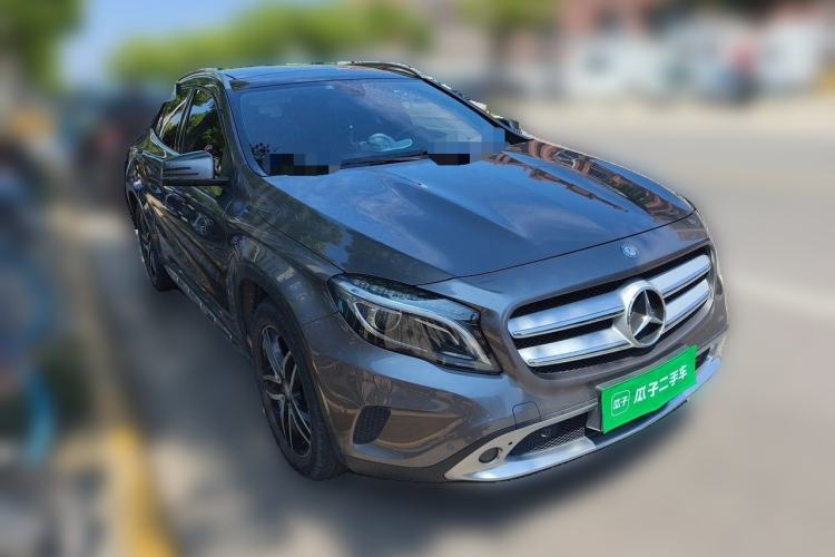 Used Mercedes-Benz GLA 2015 GLA 220 4MATIC Fashion Model Front Right 45 Deg
