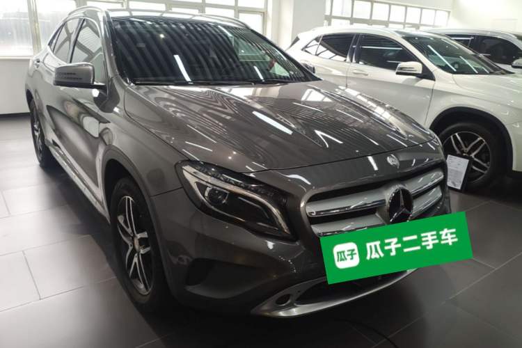 Used Mercedes-Benz GLA 2015 GLA 220 4MATIC Fashion Model Front Right 45 Deg