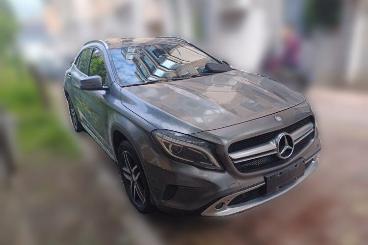 Used Mercedes-Benz GLA 2015 GLA 200 Fashion Model Front Right 45 Deg