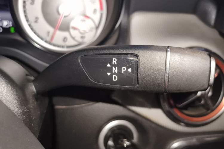 Used Mercedes-Benz GLA 2015 GLA 220 4MATIC Fashion Model Gear Lever