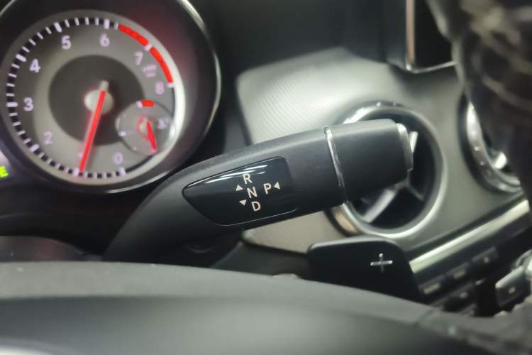 Used Mercedes-Benz GLA 2015 GLA 220 4MATIC Fashion Model Gear Lever
