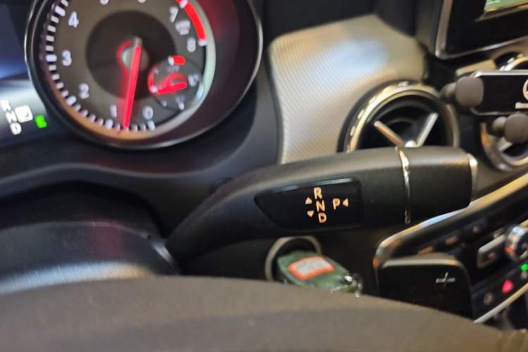 Used Mercedes-Benz GLA 2015 GLA 220 4MATIC Luxury Model Gear Lever