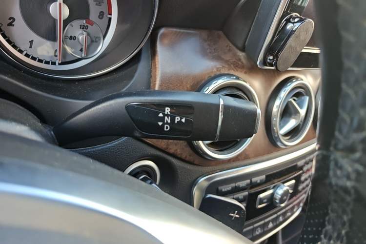 Used Mercedes-Benz GLA 2015 GLA 260 4MATIC Sport Edition Gear Lever