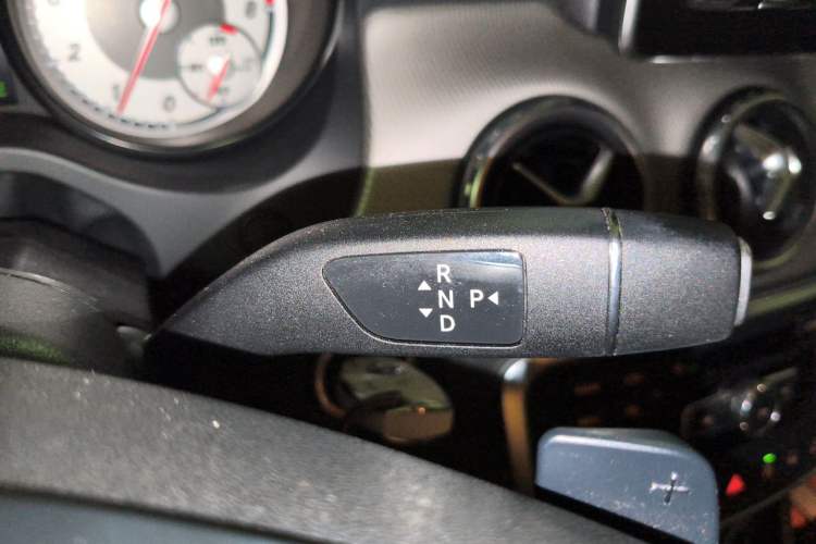 Used Mercedes-Benz GLA 2015 GLA 220 4MATIC Fashion Model Gear Lever