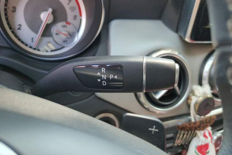 Used Mercedes-Benz GLA 2015 GLA 220 4MATIC Fashion Model Gear Lever
