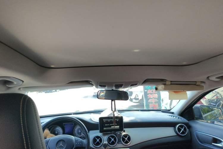 Used Mercedes-Benz GLA 2015 GLA 220 4MATIC Fashion Model Headliner