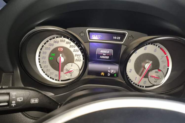 Used Mercedes-Benz GLA 2015 GLA 220 4MATIC Fashion Model Instrument Cluster