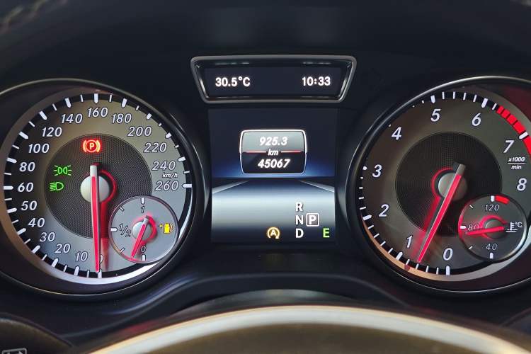 Used Mercedes-Benz GLA 2015 GLA 220 4MATIC Luxury Model Instrument Cluster