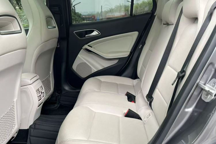 Used Mercedes-Benz GLA 2015 GLA 220 4MATIC Fashion Model Interior 1