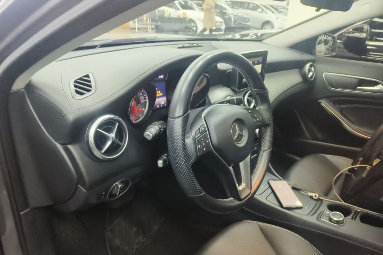 Used Mercedes-Benz GLA 2015 GLA 220 4MATIC Fashion Model Interior 2