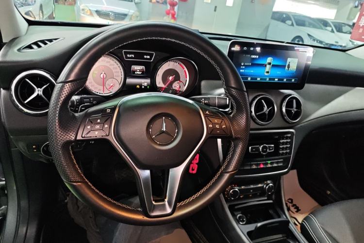 Used Mercedes-Benz GLA 2015 GLA 200 Sport Edition Interior 2