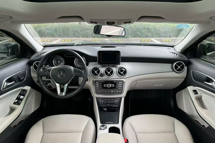 Used Mercedes-Benz GLA 2015 GLA 220 4MATIC Fashion Model Interior 3