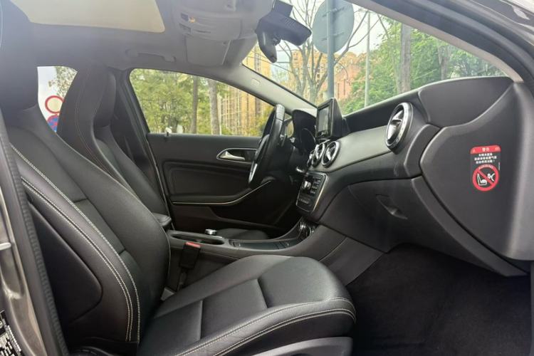 Used Mercedes-Benz GLA 2015 GLA 200 Sport Edition Interior 3