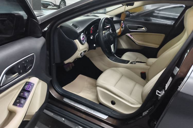 Used Mercedes-Benz GLA 2015 GLA 200 Sport Edition Interior 3