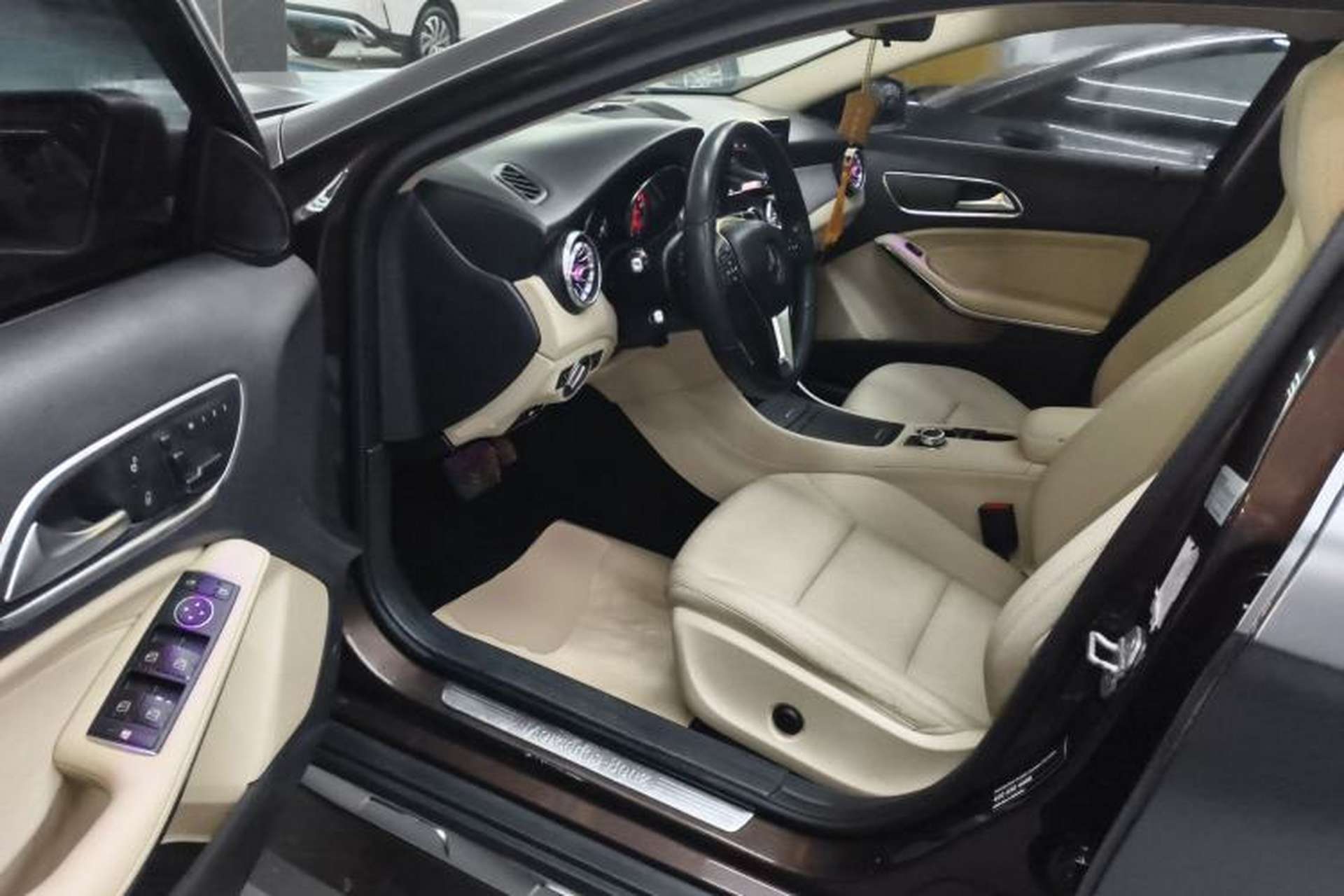 Used Mercedes-Benz GLA 2015 GLA 200 Sport Edition Interior 3
