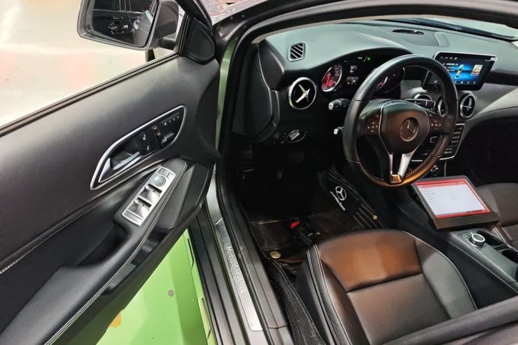 Used Mercedes-Benz GLA 2015 GLA 200 Sport Edition Interior 3