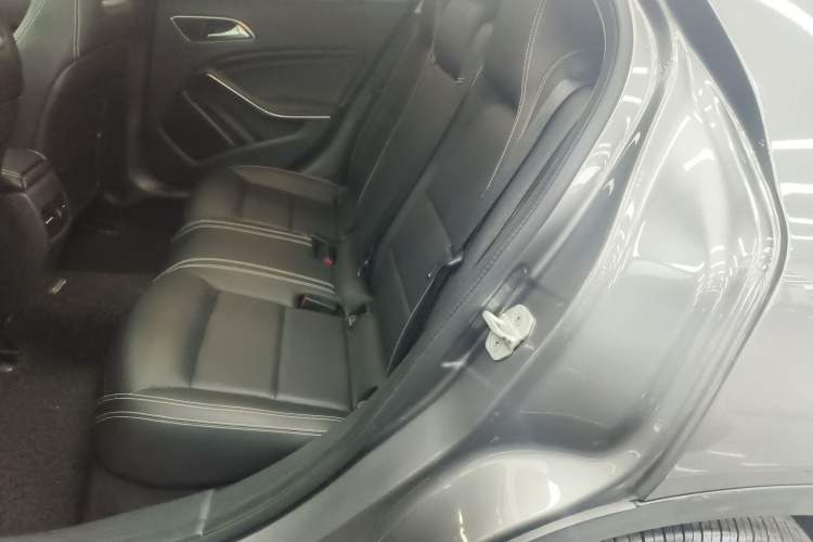 Used Mercedes-Benz GLA 2015 GLA 220 4MATIC Fashion Model Interior 4