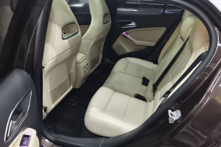 Used Mercedes-Benz GLA 2015 GLA 200 Sport Edition Interior 4