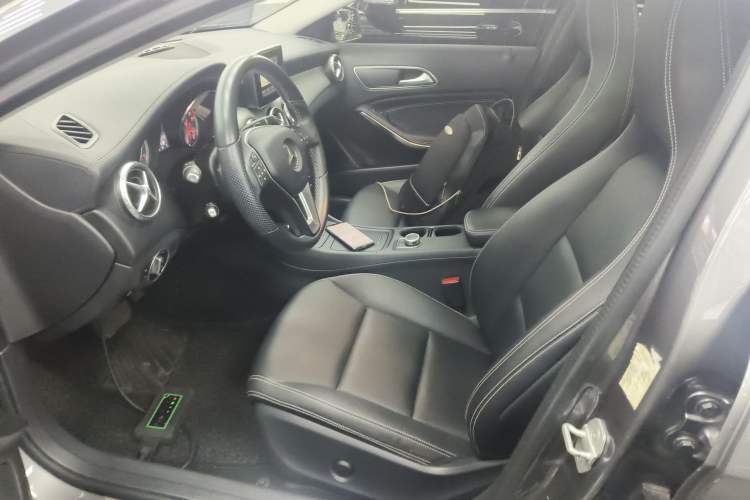 Used Mercedes-Benz GLA 2015 GLA 220 4MATIC Fashion Model Left Front Seat