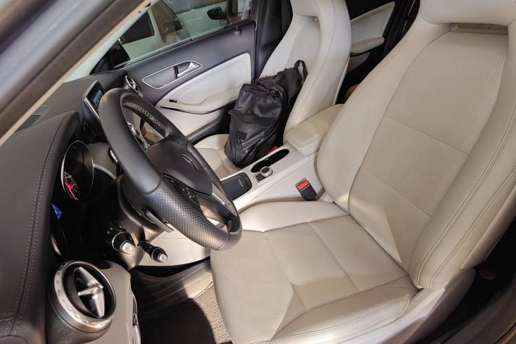 Used Mercedes-Benz GLA 2015 GLA 220 4MATIC Fashion Model Left Front Seat