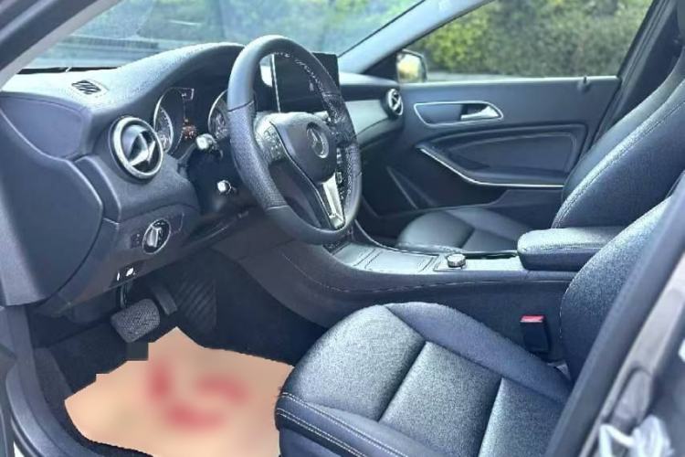 Used Mercedes-Benz GLA 2015 GLA 220 4MATIC Fashion Model Left Front Seat