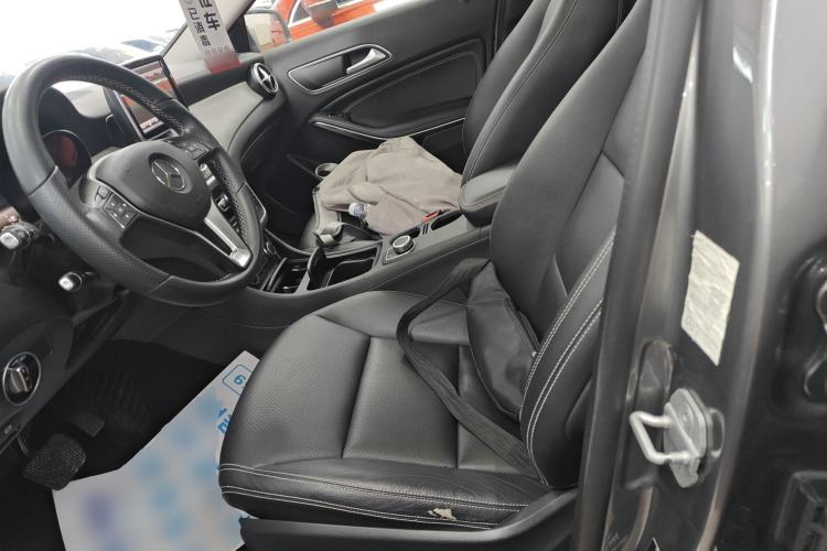 Used Mercedes-Benz GLA 2015 GLA 200 Fashion Model Left Front Seat