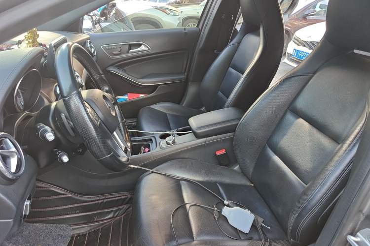 Used Mercedes-Benz GLA 2015 GLA 260 4MATIC Sport Edition Left Front Seat