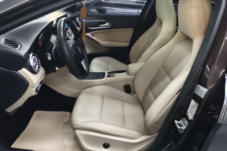Used Mercedes-Benz GLA 2015 GLA 200 Sport Edition Left Front Seat