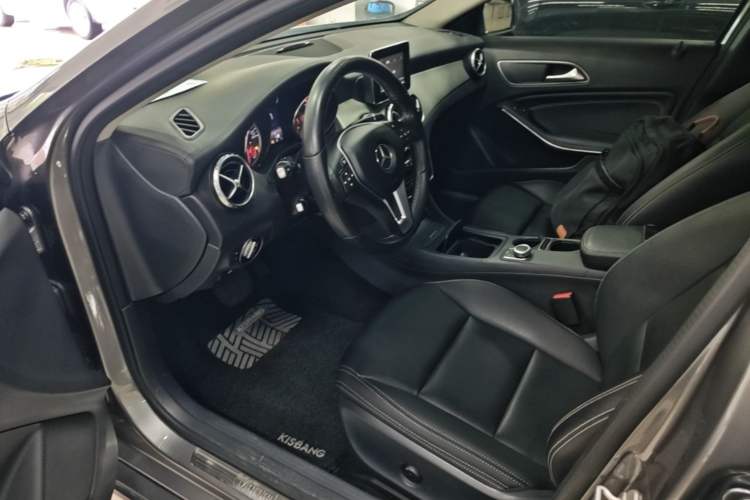 Used Mercedes-Benz GLA 2015 GLA 200 Fashion Model Left Front Seat