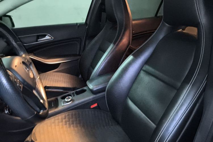 Used Mercedes-Benz GLA 2015 GLA 220 4MATIC Fashion Model Left Front Seat