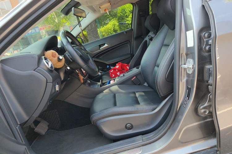 Used Mercedes-Benz GLA 2015 GLA 220 4MATIC Fashion Model Left Front Seat