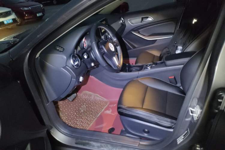 Used Mercedes-Benz GLA 2015 GLA 200 Fashion Model Left Front Seat