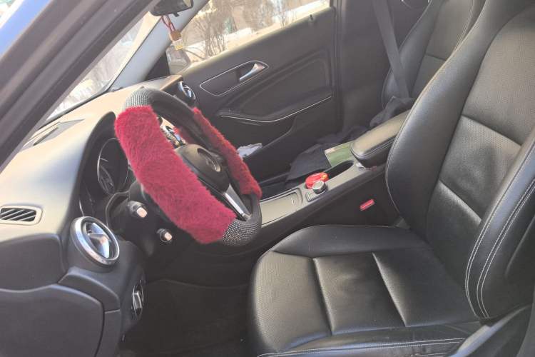 Used Mercedes-Benz GLA 2015 GLA 200 Sport Edition Left Front Seat