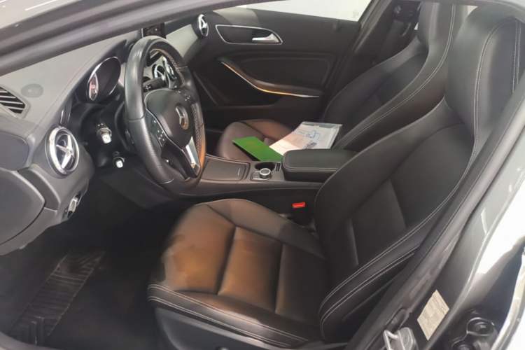 Used Mercedes-Benz GLA 2015 GLA 220 4MATIC Fashion Model Left Front Seat