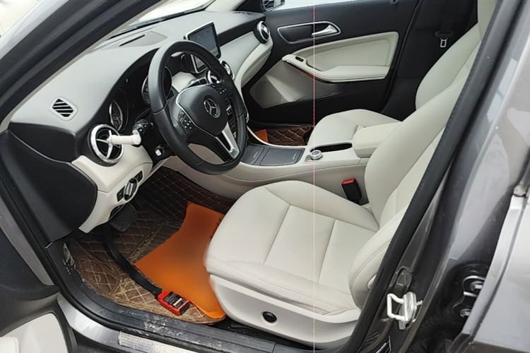 Used Mercedes-Benz GLA 2015 GLA 200 Sport Edition Left Front Seat