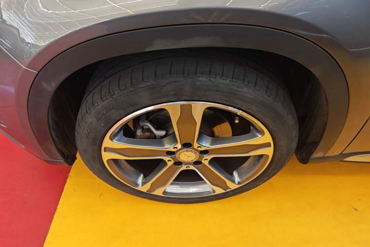 Used Mercedes-Benz GLA 2015 GLA 220 4MATIC Luxury Model Left Front Wheel Hub