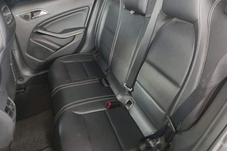 Used Mercedes-Benz GLA 2015 GLA 200 Fashion Model Left Rear Seat