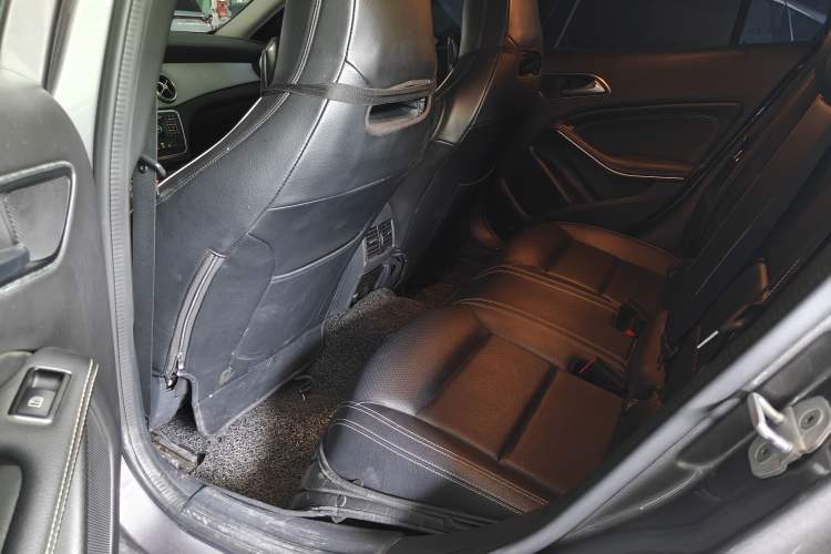 Used Mercedes-Benz GLA 2015 GLA 200 Fashion Model Left Rear Seat
