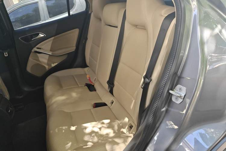 Used Mercedes-Benz GLA 2015 GLA 200 Fashion Model Left Rear Seat