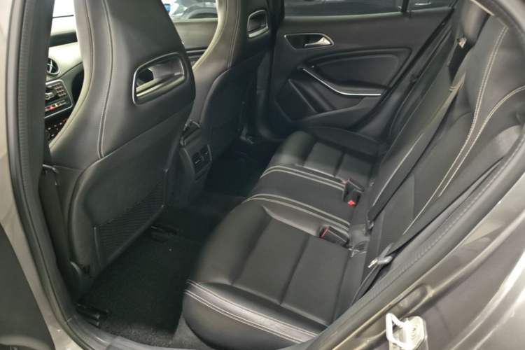Used Mercedes-Benz GLA 2015 GLA 200 Fashion Model Left Rear Seat