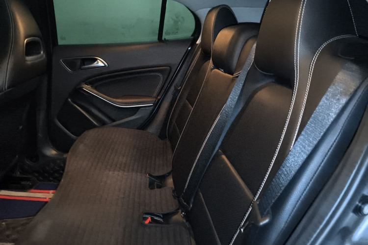 Used Mercedes-Benz GLA 2015 GLA 220 4MATIC Fashion Model Left Rear Seat