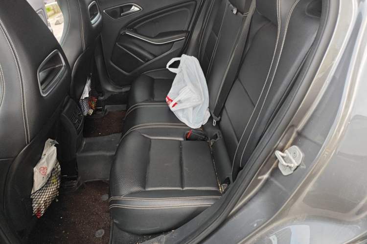 Used Mercedes-Benz GLA 2015 GLA 200 Fashion Model Left Rear Seat