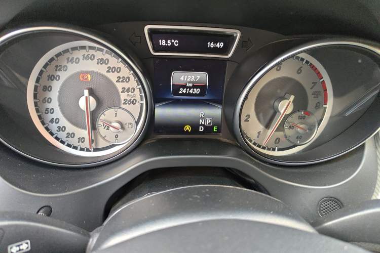 Used Mercedes-Benz GLA 2015 GLA 200 Fashion Model Odometer Close Up