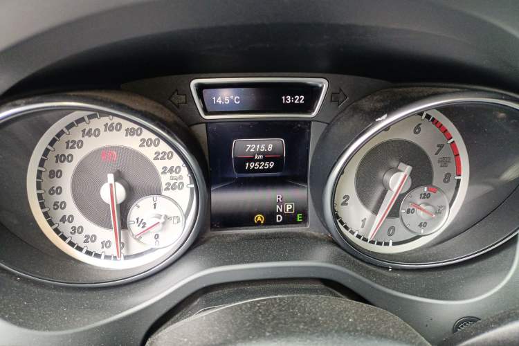 Used Mercedes-Benz GLA 2015 GLA 200 Sport Edition Odometer Close Up