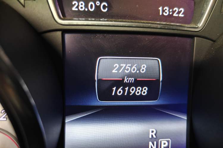Used Mercedes-Benz GLA 2015 GLA 200 Fashion Model Odometer Close Up