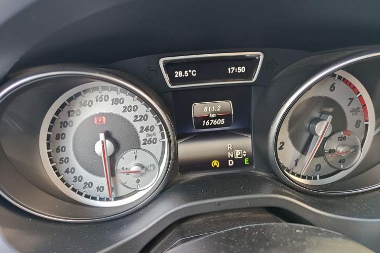 Used Mercedes-Benz GLA 2015 GLA 260 4MATIC Sport Edition Odometer Close Up