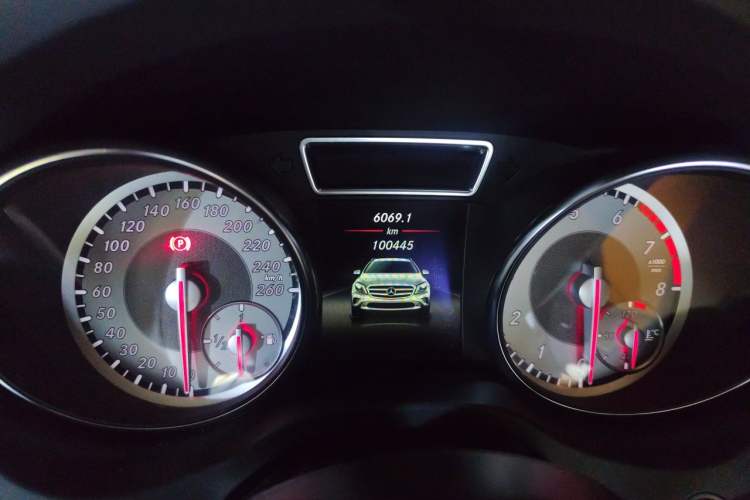 Used Mercedes-Benz GLA 2015 GLA 200 Sport Edition Odometer Close Up