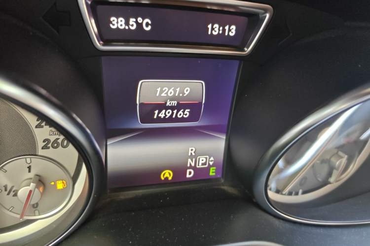 Used Mercedes-Benz GLA 2015 GLA 200 Fashion Model Odometer Close Up